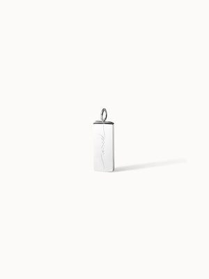 PURELEI Power Charm aus nickelfreiem Silber mit eingraviertem Power-Schriftzug, minimalistisch und elegant.
