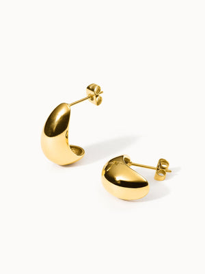 PURELEI Big Drop Ohrringe aus 14K Gold Edelstahl, tropfenförmig, glänzend und elegant inszeniert auf weißem Hintergrund.