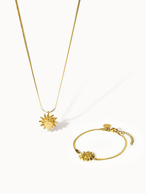 Goldene Kette und Armband mit Sonnenmotiv von PURELEI, elegant und strahlend.