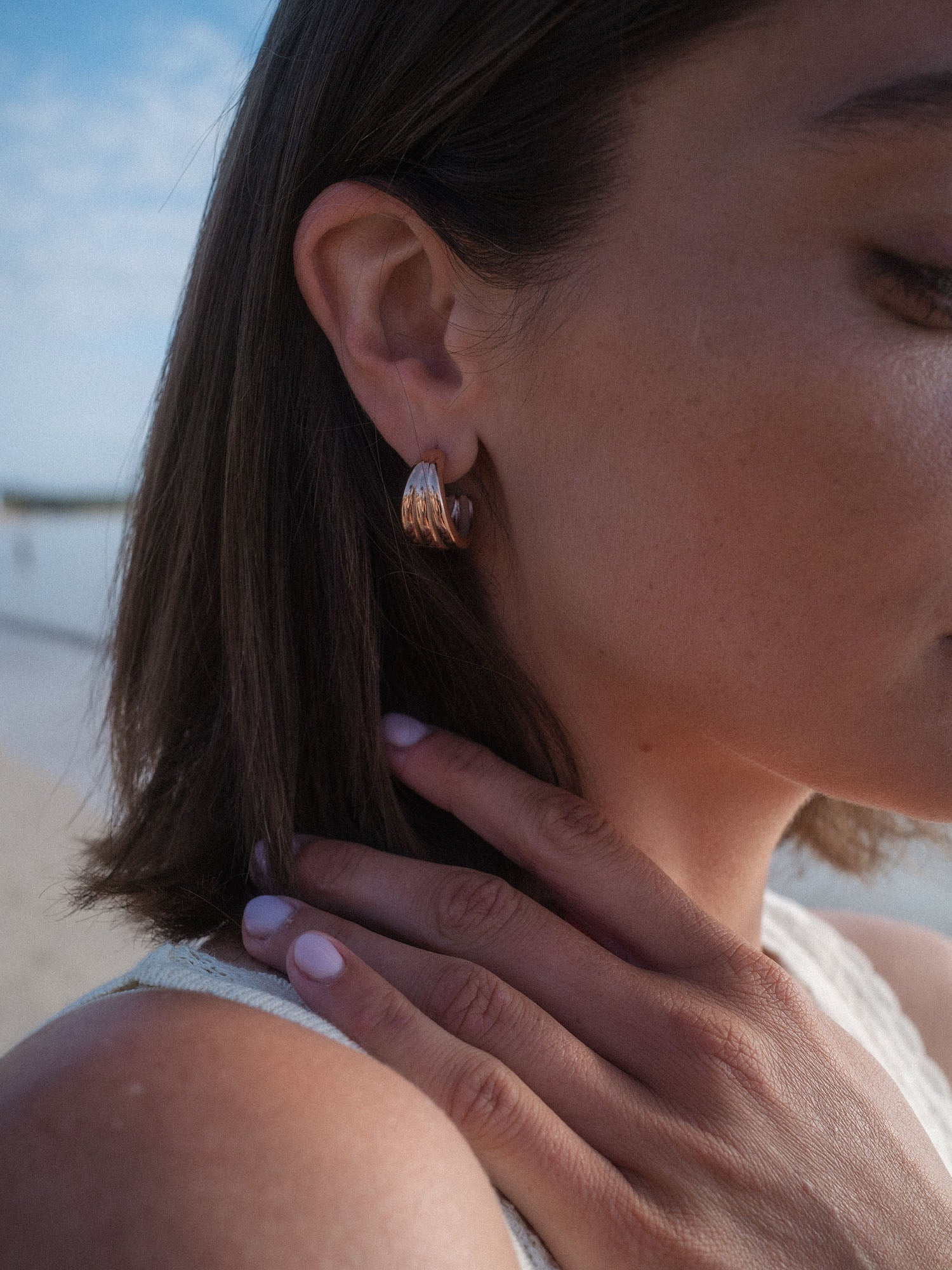 PURELEI Fused Ohrringe in Gold, Roségold und Silber als verschmolzenes Statement am Ohr, elegant und feminin.