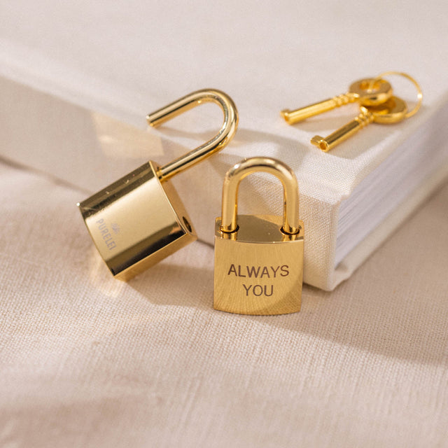 Cadenas Square Love