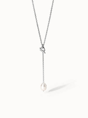 Aloha Perlenkette von PURELEI, silberne Edelstahlkette mit abnehmbarem Muschel-Perlenanhänger, elegant und feminin.