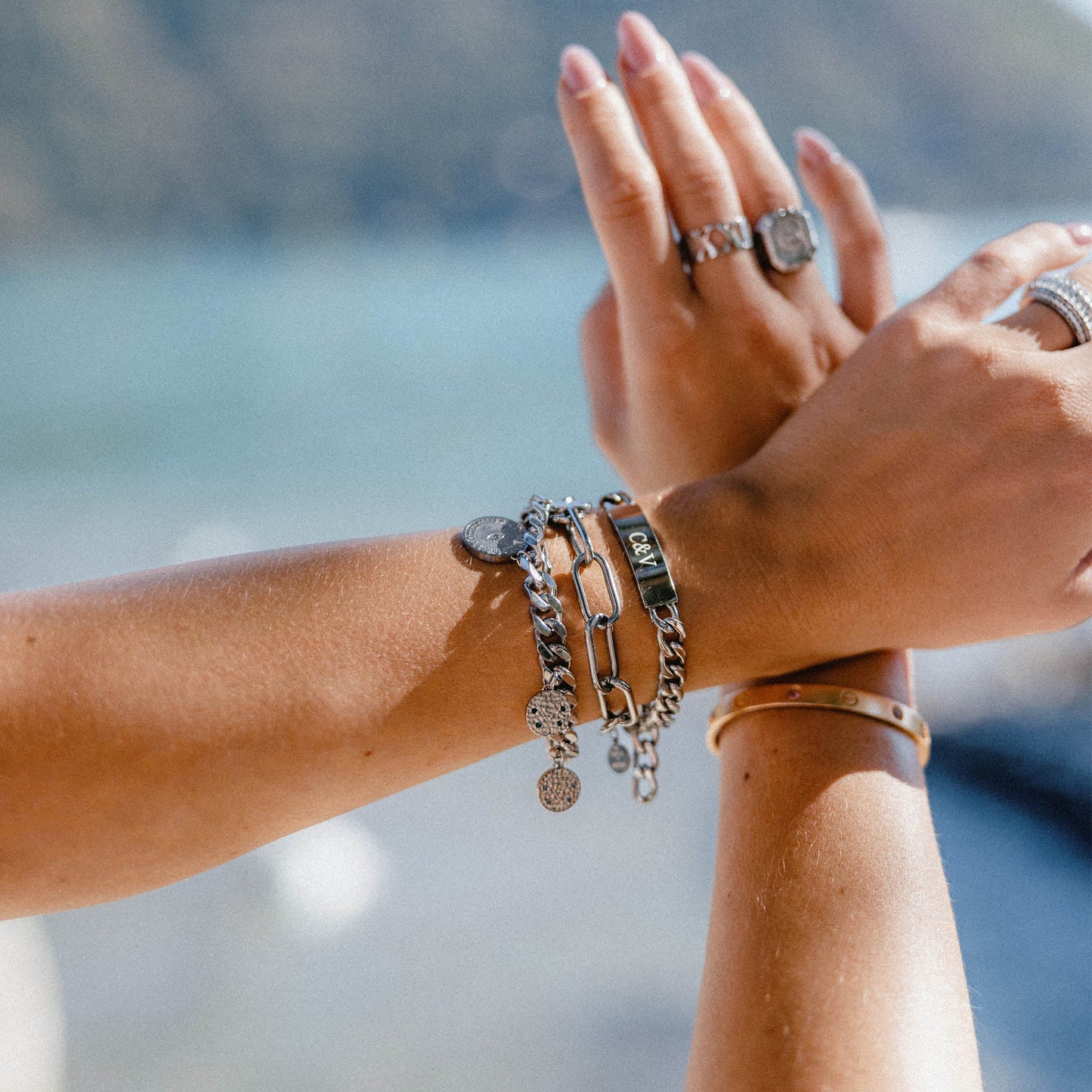 {"color":"Silver/rosegold"}