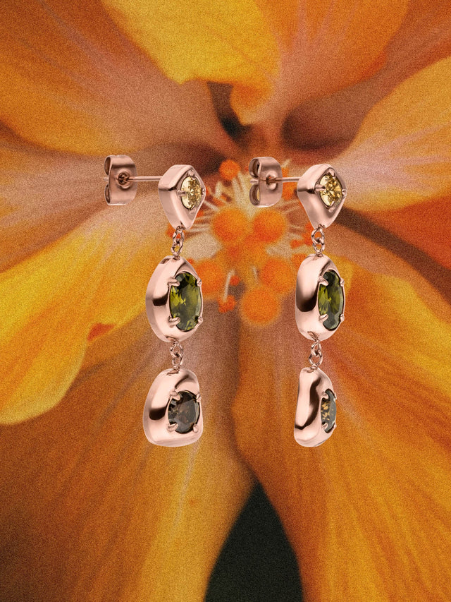 Sentir les boucles d'oreilles en or