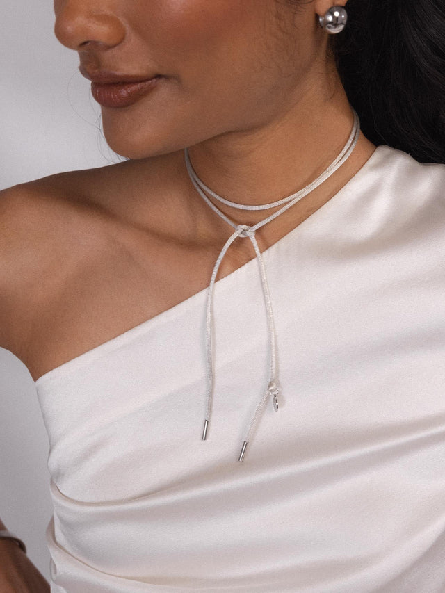 Collier Gray Satin