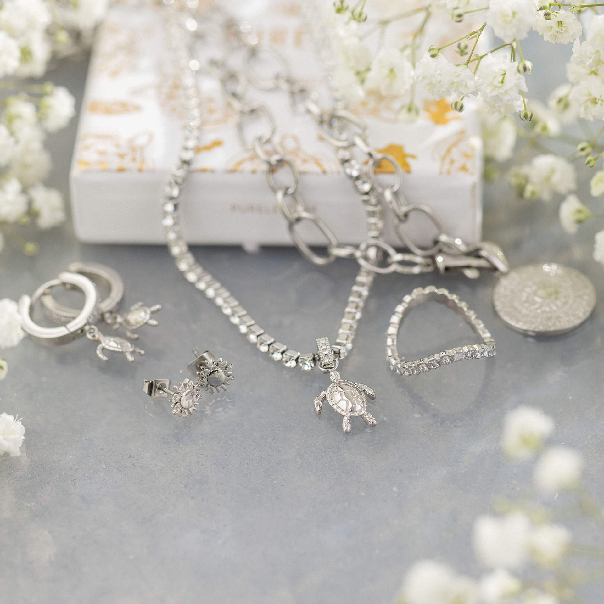 Collier Honu White