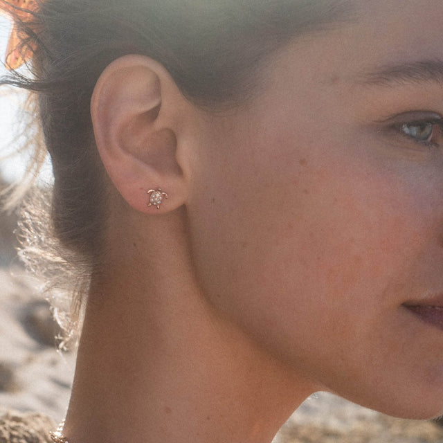 White Turtle Earring - INT PURELEI
